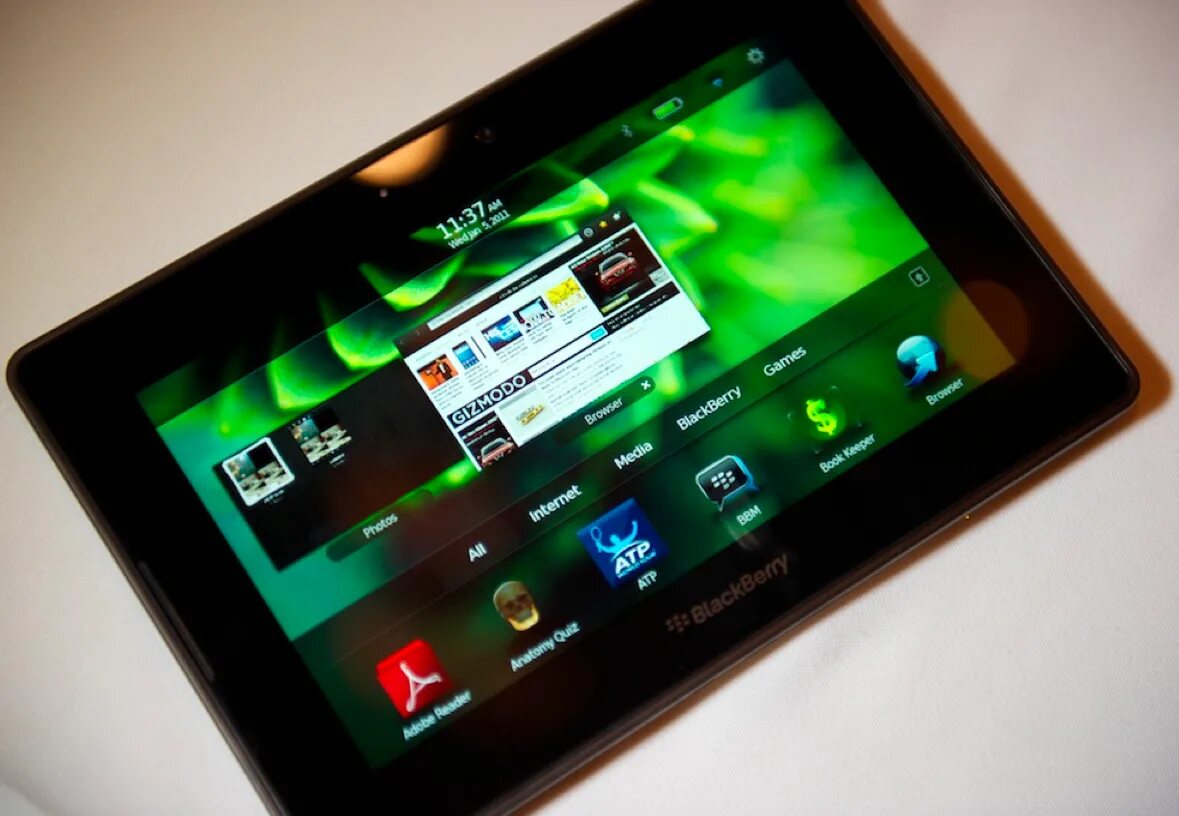 Планшет блэкберри. BLACKBERRY Tablet os. BLACKBERRY os playbook. Складной смартфон планшет.