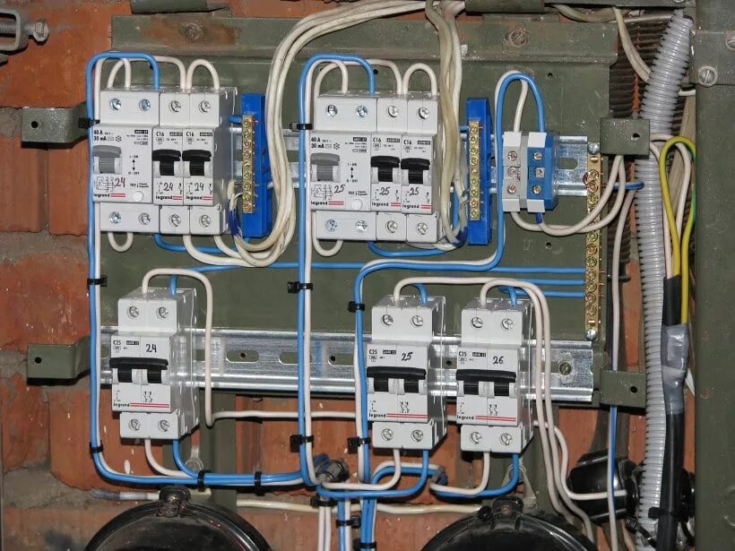 вводный кабель в квартиру в хрущевке. заявка на замену вводного автомата. вводной провод в квартиру. прокладка вводного кабеля в квартиру. замена ввода.