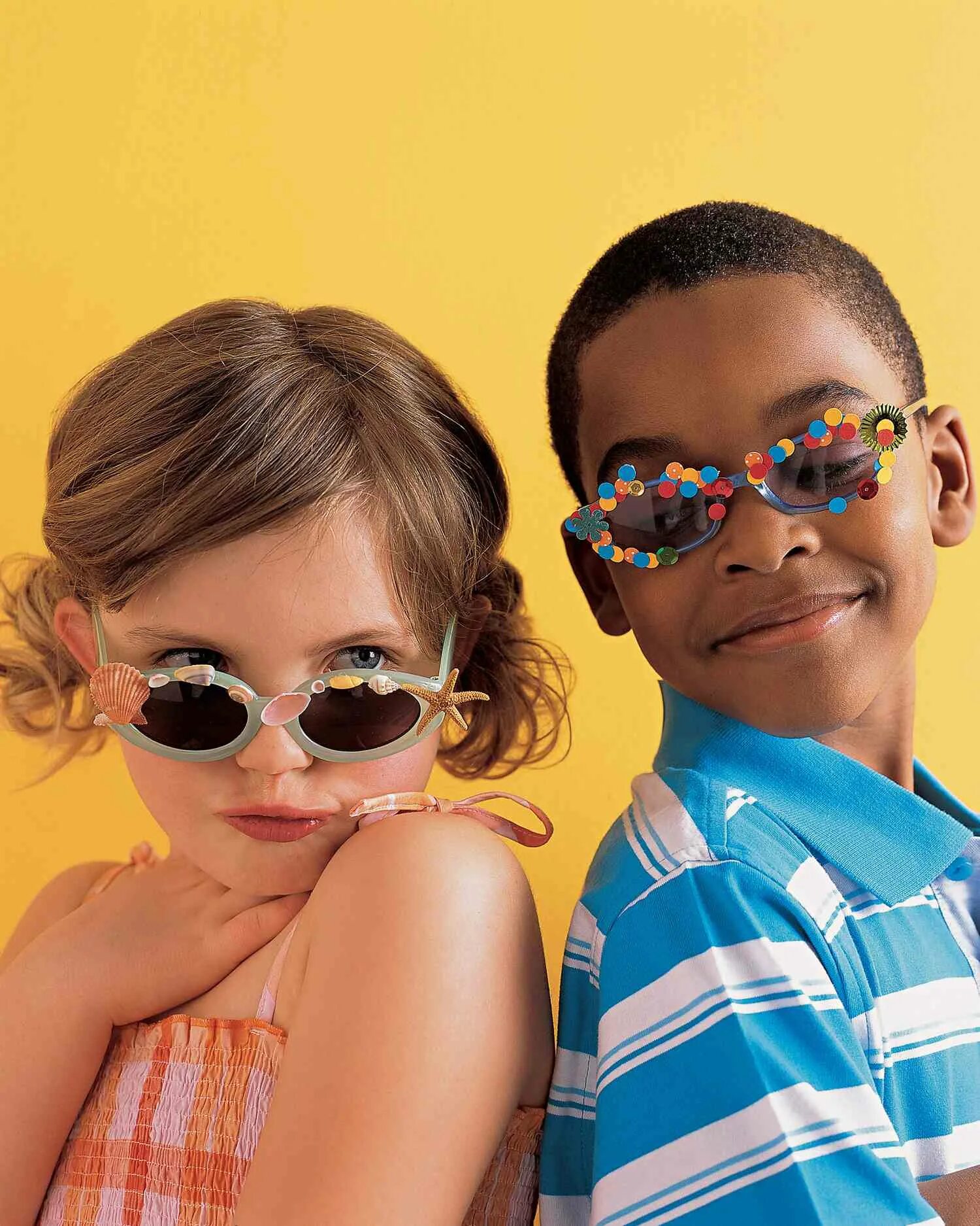 Стильные очки для детей. Стильные солнцезащитные очки для ребенка. Детские солнечные очки реклама. Стильные солнечные очки для ребёнка. I my sunglasses