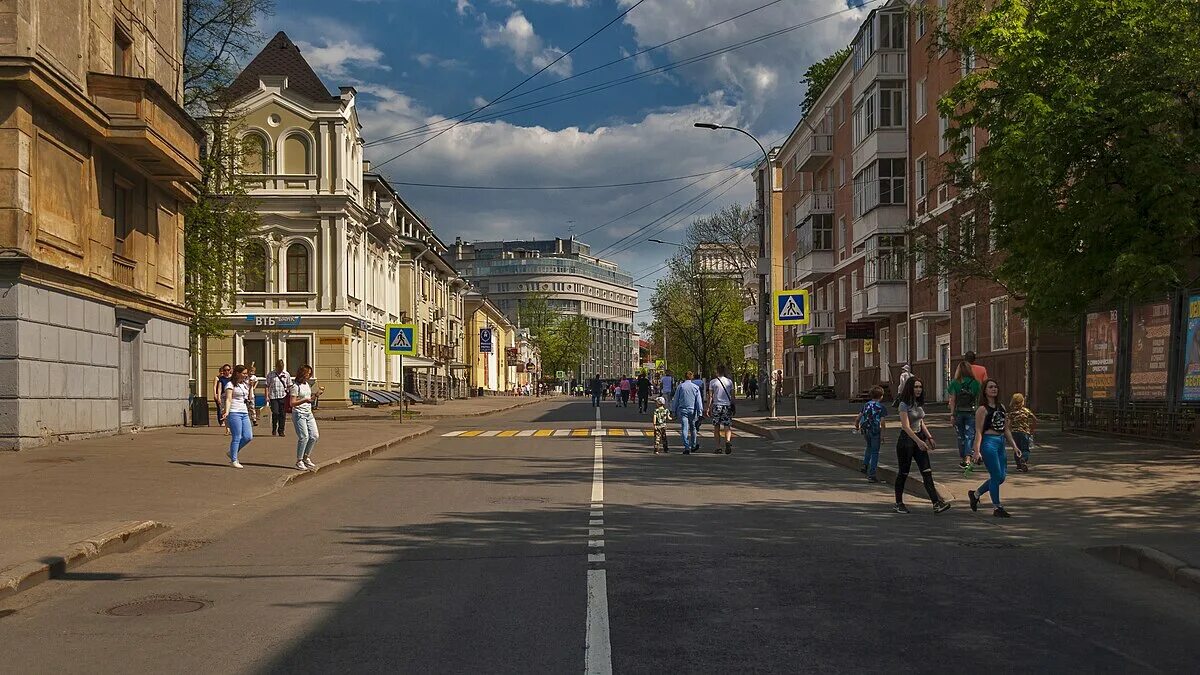 Нижний новгород улица б. Улица Минина Нижний Новгород. Улица Мунина Нижний Новгород. Старинная улица Минина Нижний Новгород. Улица площадь Минина в Нижнем Новгороде.