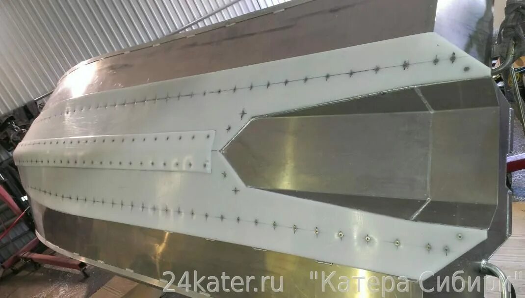 Лодка с тоннелем для мелководья. Лодка пнд туннель. Джонбот водомёт. Неман 2 туннель под водомет. Алюминиевые лодки джет бот.