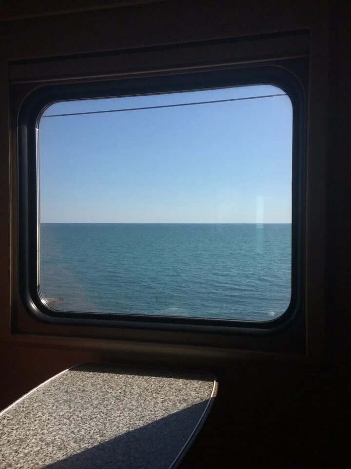 Окно вагона фото. Окно вагона. Окно вагона фото. Окно поезда. Вид из окна поезда.