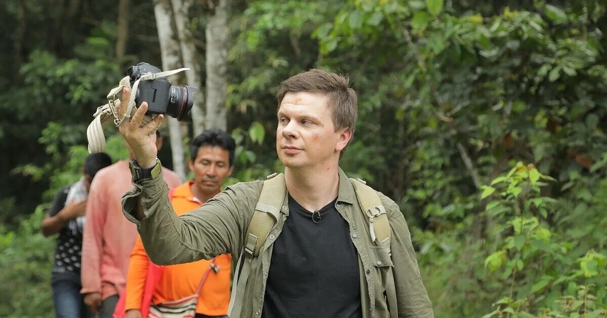 Мир на изнанку с дмитрием камаровым. Дмитрий комаров мир наизнанку. Дмитрий комаров мир наизнанку путешествия. Программы про путешествия на канале пятница. Мир наизнанку дмитрий комаров и александр дмитриев.