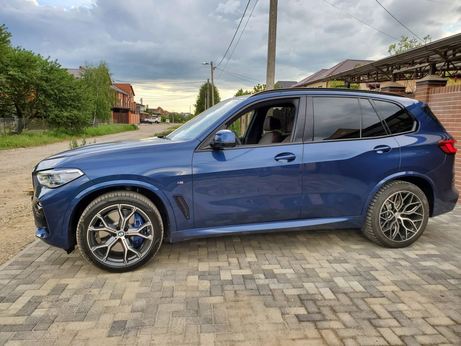 Bmw x5 цвета. BMW x5 g05. BMW x5 синий Фитоник. БМВ х5 g05 синий Фитоник. Синий Фитоник БМВ x5.