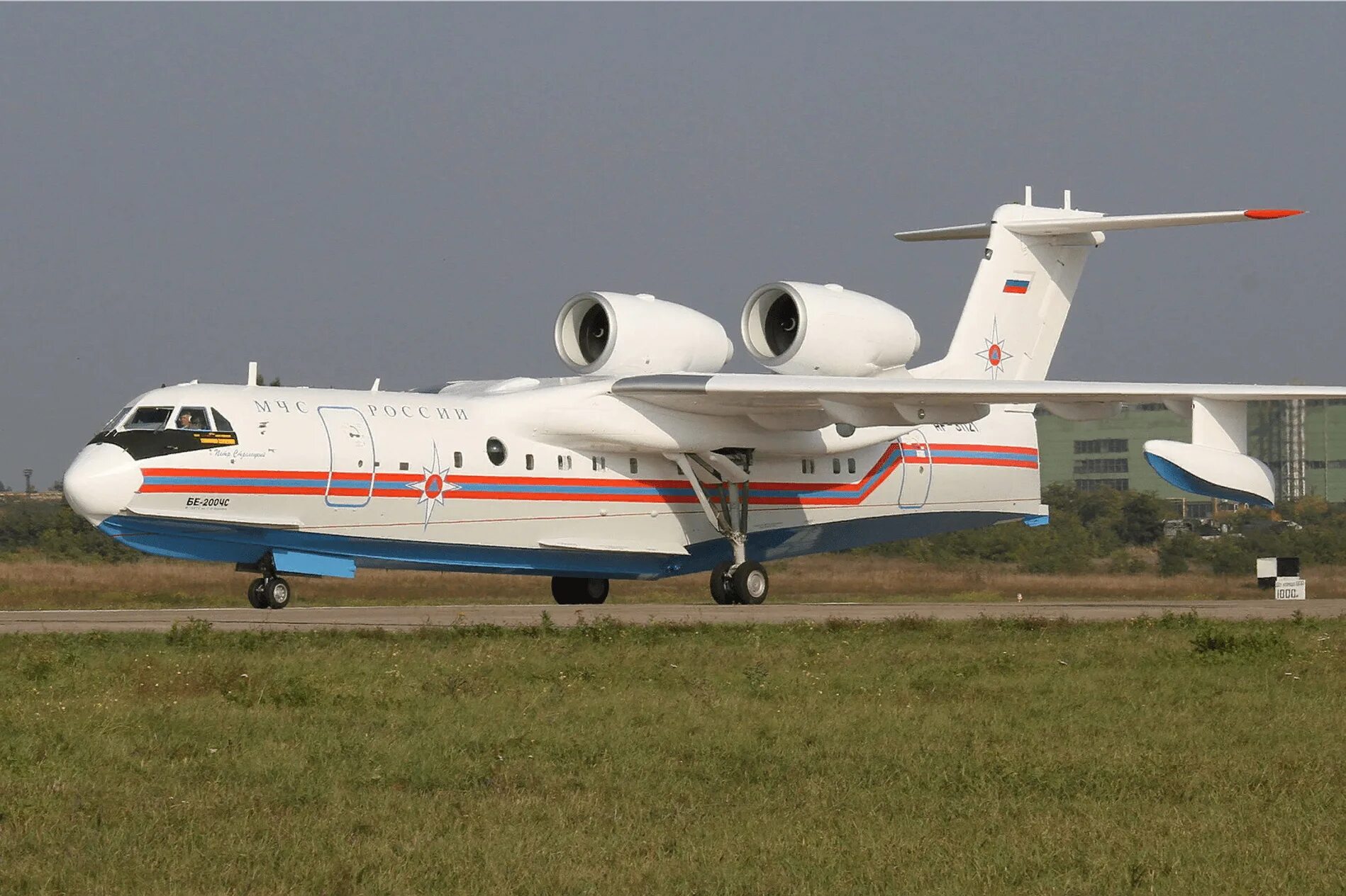 Амфибия бе 200 чс. Самолет-амфибия бе-200 мчс россии. Ил 200. Самолет бе 200 ил 76. Самолет бе-200 мчс.