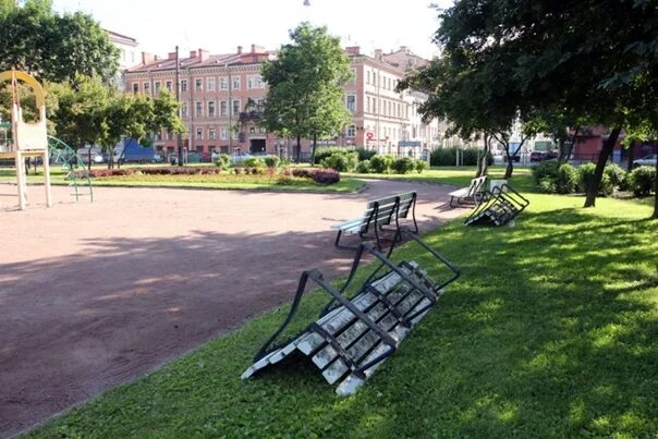 Тургенева спб. Площадь Тургенева в Санкт-Петербурге. Покровский сквер площадь Тургенева. Площадь Тургенева СПБ фонтан. Покровский сквер СПБ.