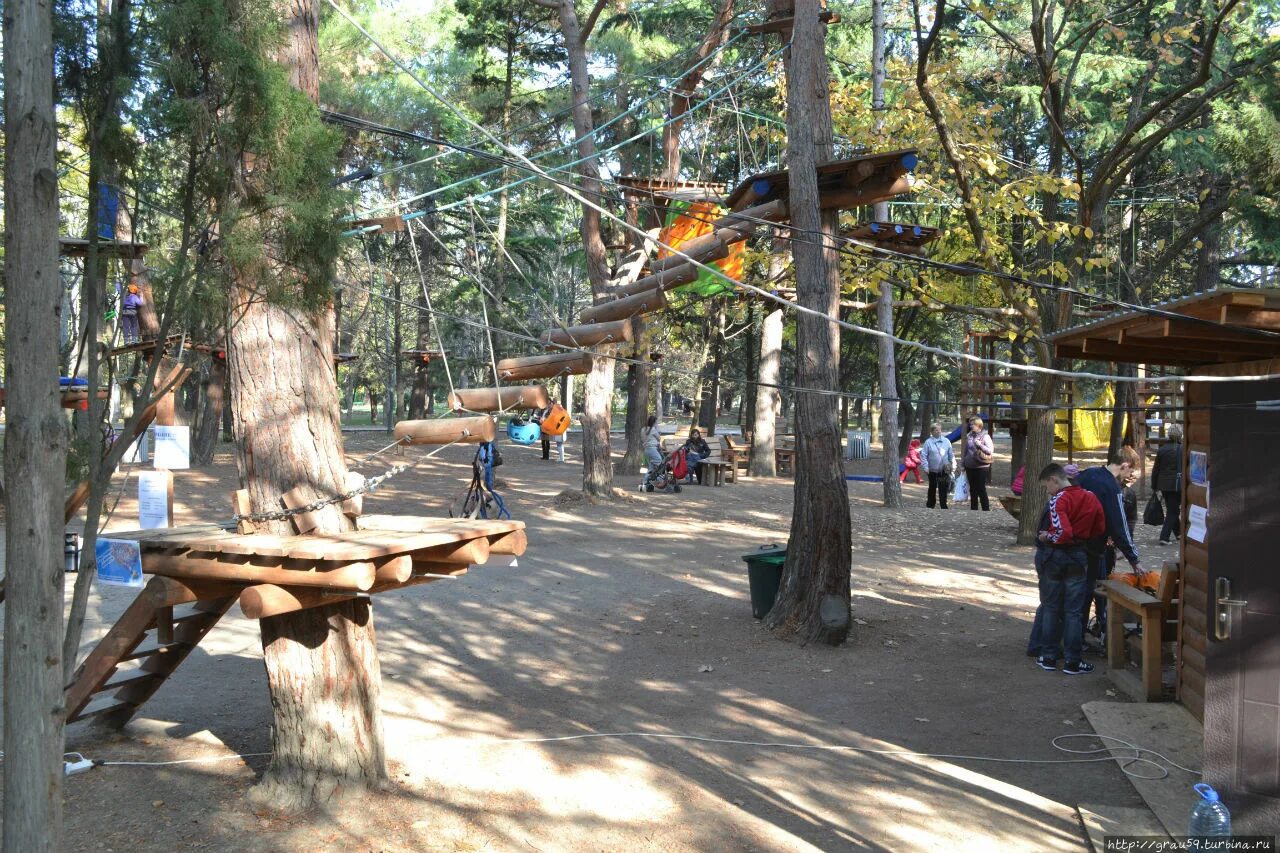 Алушта парк фото. Приморский парк алушта. алушта парк аттракционов. парк аттракционов в алуште крым. гайдар парк в алуште.