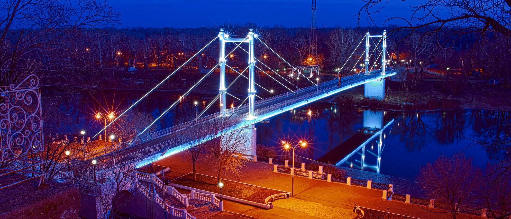 Пешеходный мост Европа-Азия Оренбург. Белый мост Оренбург. Оренбург мост на набережной Европа Азия. Мост через Урал Оренбург Европа Азия.