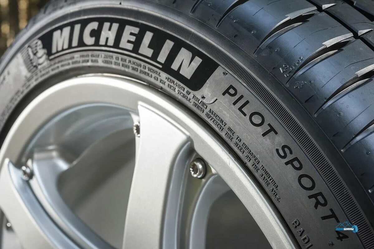 Pilot sport шины. Michelin Pilot Sport 4 225/45 r18. Michelin Pilot Sport 4 205 45 r17. Michelin (Мишлен) Pilot Sport 4. Michelin Pilot Sport 4 SUV Treadwear.