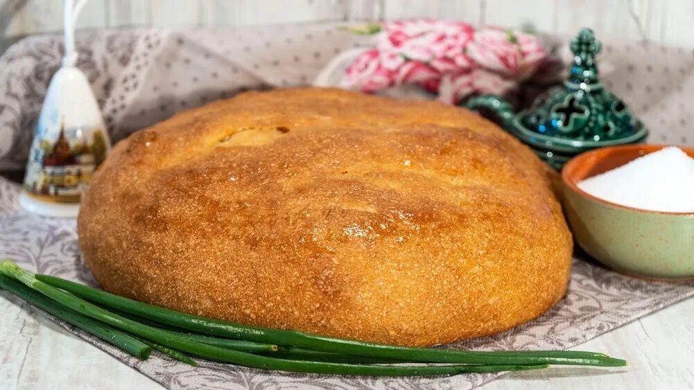 хлеб в духовке без дрожжей на воде. бездрожжевой хлеб в духовке. хлеб домашний круглый. хлеб в духовке без дрожжей на воде. хлеб в духовке без дрожжей на воде.