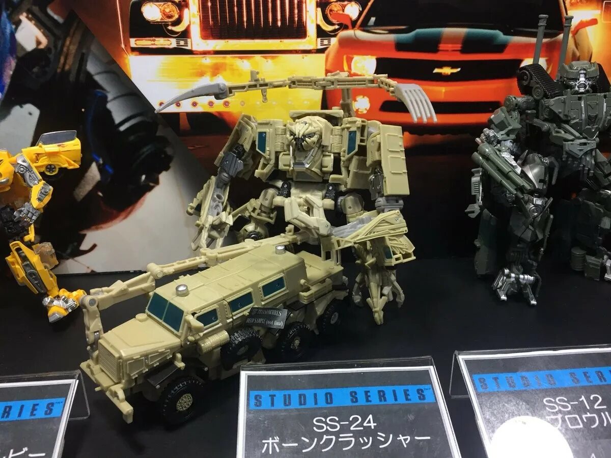 Studio series. Трансформеры Studio Series Bonecrusher. Transformers Studio Series 16. Боункрашер студио Сериес. Transformers Studio Series 16 DOTM Ratchet.