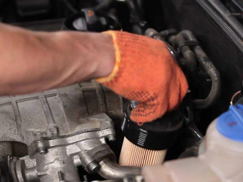 Масло в двигатель 2.0 tfsi. Фильтр масляный ауди а4. масляный фильтр ауди а4 б7 2.0 alt. масляный фильтр ауди а4 б7 2.0 tfsi. масляный фильтр ауди а4 б8 1.8 tfsi.