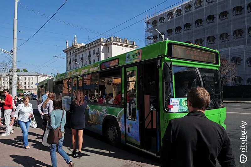 Ост минск. Минск автобус. Общественный транспорт Минска. Автобусные остановки Минска. Остановки общественного транспорта в Белоруссии.