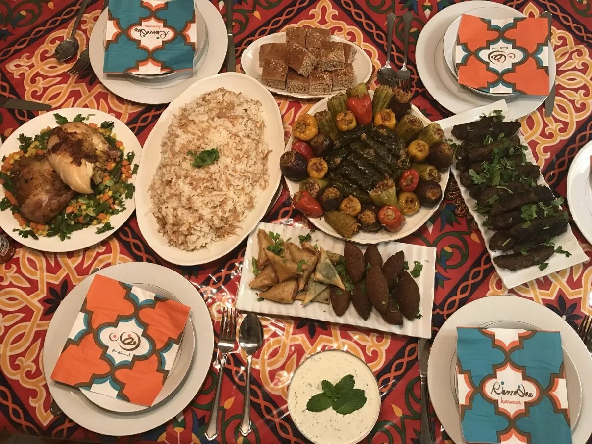 Что нужно кушать на ифтар. Стол на ифтар. стол на рамадан. праздничный стол на ифтар. праздничный стол на рамадан.