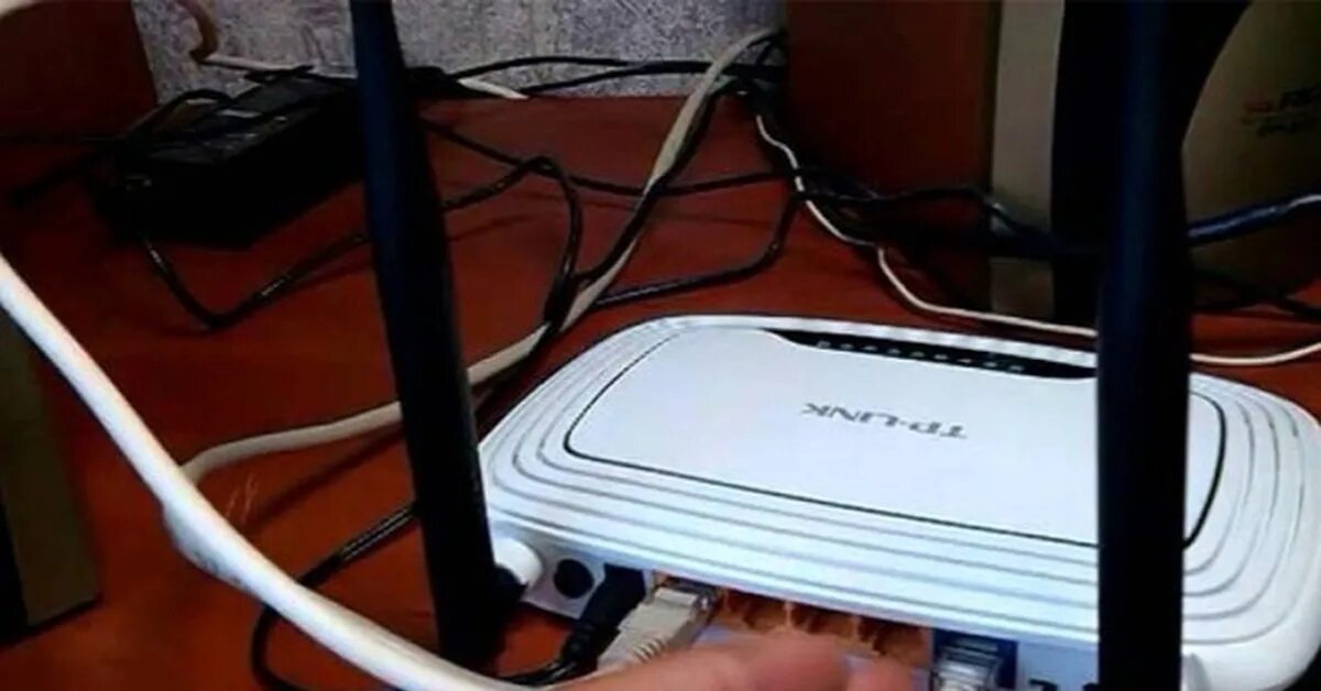 Как подключить усилитель сигнала к роутеру. Усилитель для роутера WIFI TP link. TP link усилитель сигнала WIFI n300. Усилитель WIFI сигнала для роутера Ростелеком. TP link усилитель сигнала WIFI w8961n.