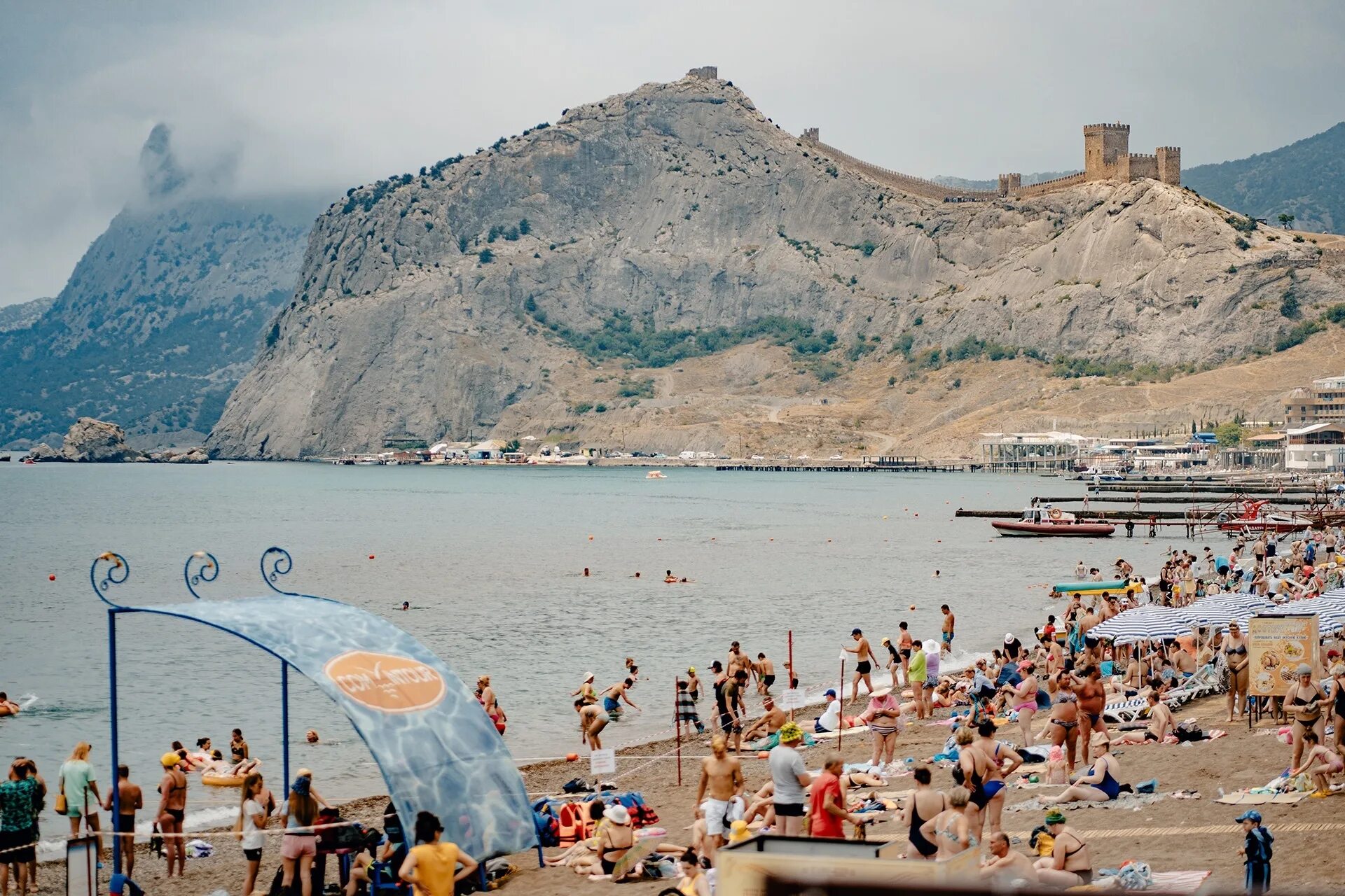 Фото судака. Судак 1992. Меридиан Судак Крым. Фото судака Крым 2021. Кафе Судак в Судаке 2021 г.