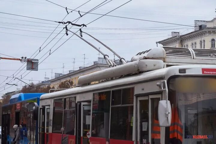 Троллейбус деньги. 123 троллейбус кемерово. троллейбус новокузнецк. новый троллейбус. 33 троллейбус кемерово.