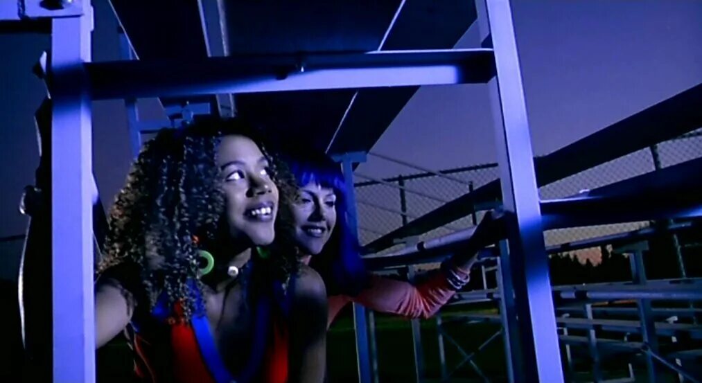 среди нигде. одиночество среди друзей. среди нигде. фразы про рабов. найк борзов обложки альбомов.