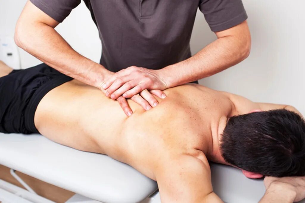 5 massage. Постизометрическая релаксация мануальная терапия. Массажист мужчина. Массаж спины. Спортивный массаж.