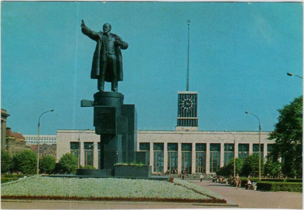 Памятник ленину в ленинграде у финляндского вокзала. Памятнике ленина на площади у финляндского вокзала. Памятник на финляндском вокзале. Памятник ленину в ленинграде у финляндского вокзала. Памятник ленину у финляндского вокзала.