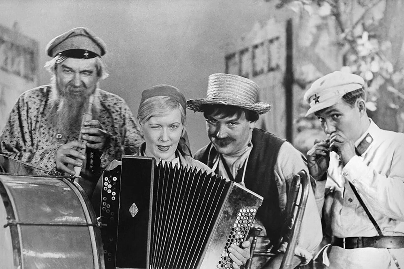 Советские песни утром. Бывалов Волга-Волга. Волга-Волга (1938) Мосфильм. Александров Волга Волга.