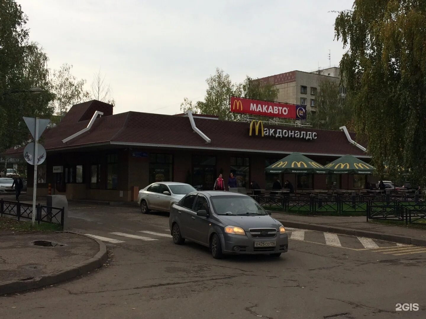 Макдональдс челны. Новый макдональдс нижнекамск. Макдональдс набережные челны. Макдональдс в набережных челнах 52 комплекс. Стандартный проект ресторана макдоналдс.