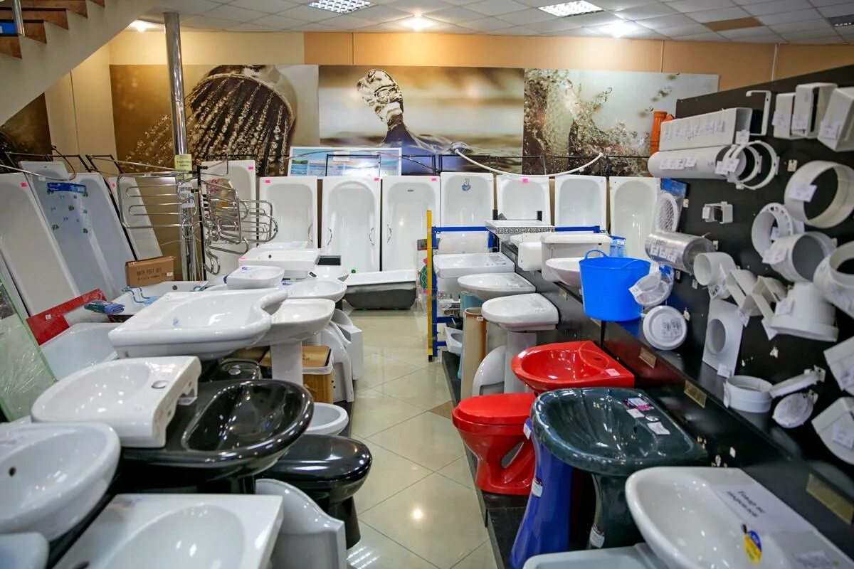 Склад сантехника. Газовое оборудование котельной. Стенд для канализационных труб. Оптовая база сантехники. Склад сантехники.