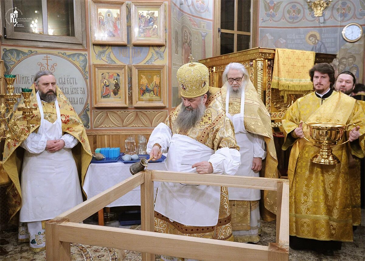 служители культа в религиях исповедующих