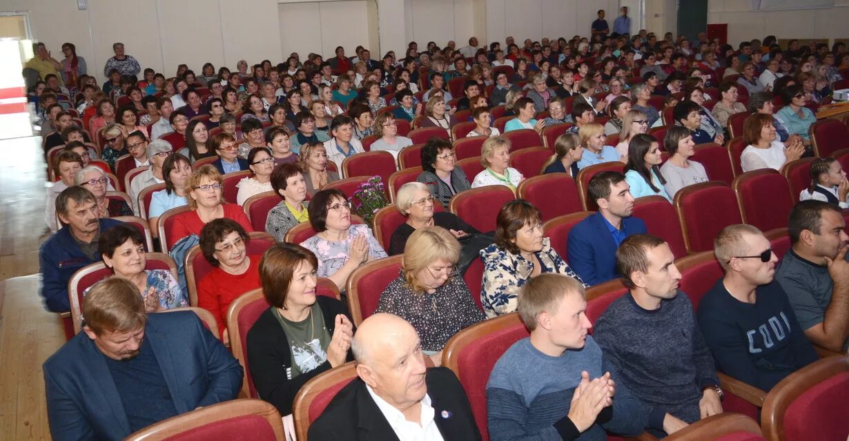 Сайт уйского муниципального. ДК Колос Уйское. ДК Уйский Челябинская область. Комплексный центр Уйское Челябинская область. ДК Колос Уйское сдание.