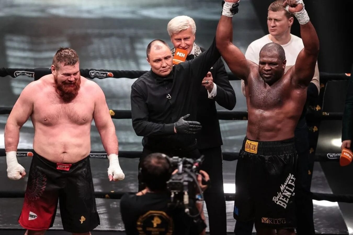 Дацик джонсон бой. Дацик джонсон бой. Дацик джонсон бой. Джефф монсон и дацик бой. Дацик джонсон бой.