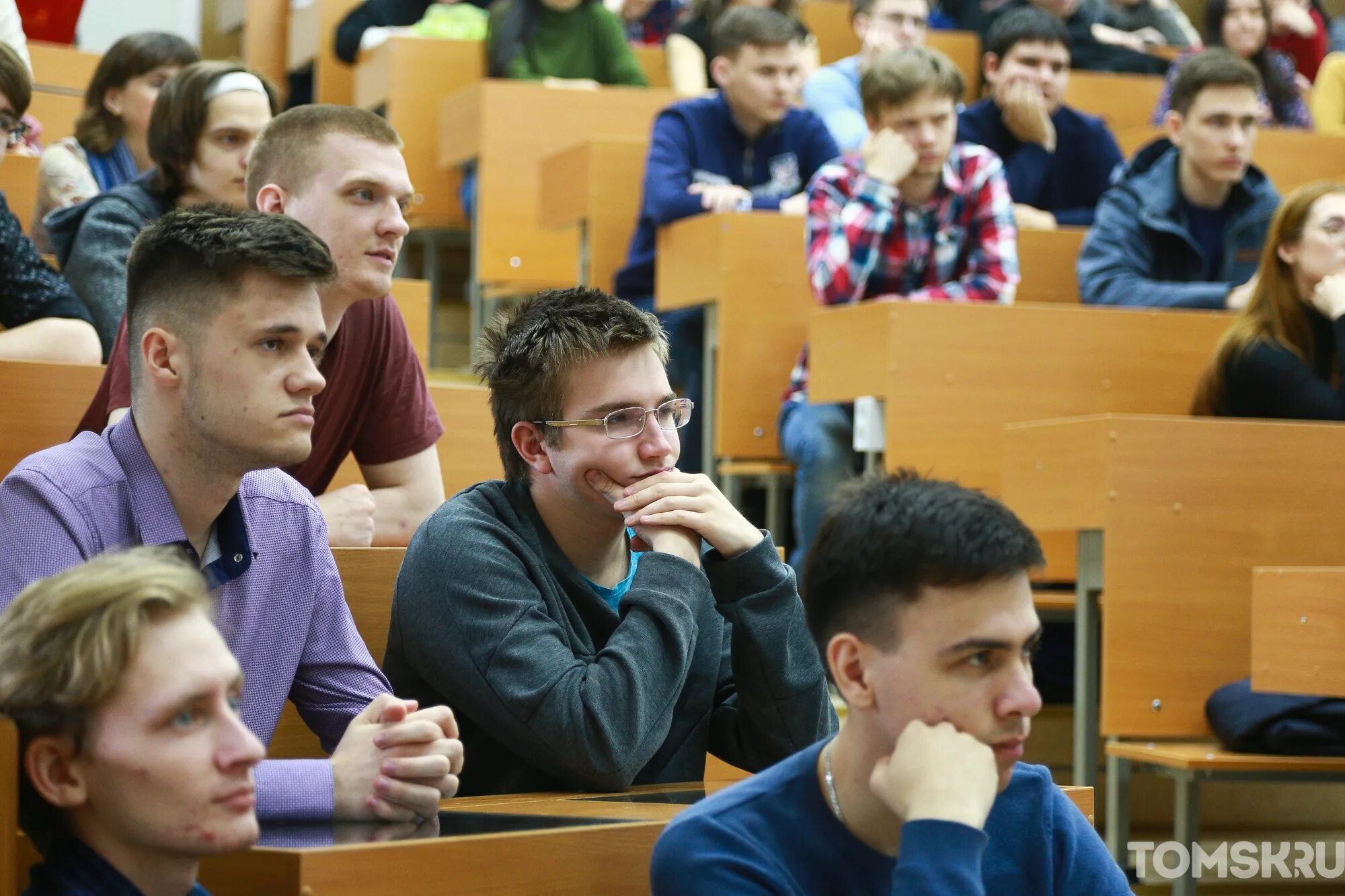 Жизнь студента в университете. Студенческая жизнь. студенты на лекции. томск люди. томск студенты.