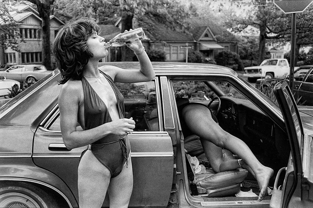 Фотосессия подружек в стиле ретро. Женское пьянство в ссср. Джули десмонд. Смешные фотосессии подруг. Фотосессия на унитазе.