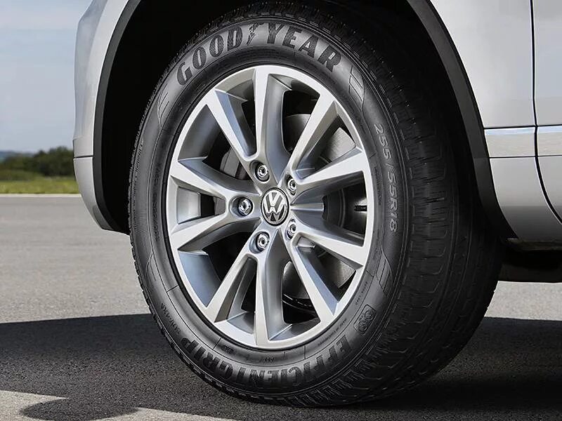 Goodyear EFFICIENTGRIP. Goodyear EFFICIENTGRIP 2 SUV. EFFICIENTGRIP SUV. Goodyear 235/55/20 SUV.