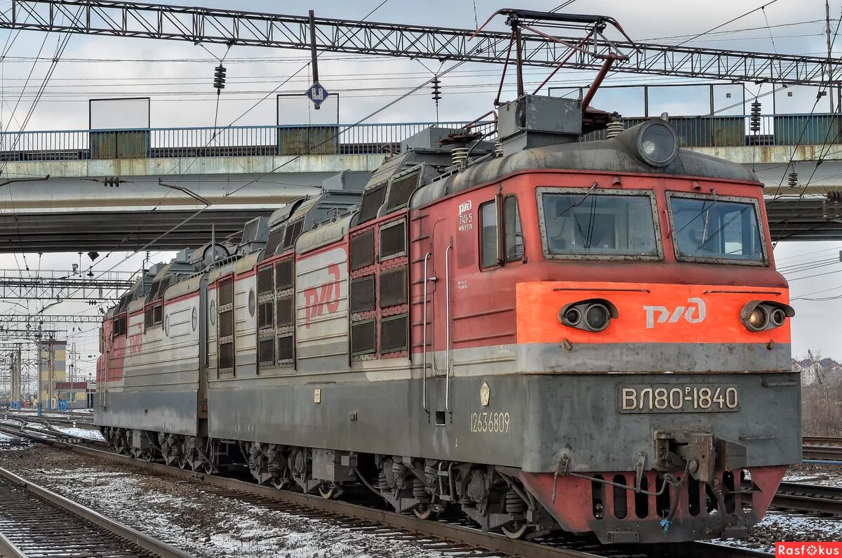 Как выглядит электровоз. Вл80 электровоз. электровоз вл 80 сбоку. локомотив вл 80. локомотив железнодорожный вл80.