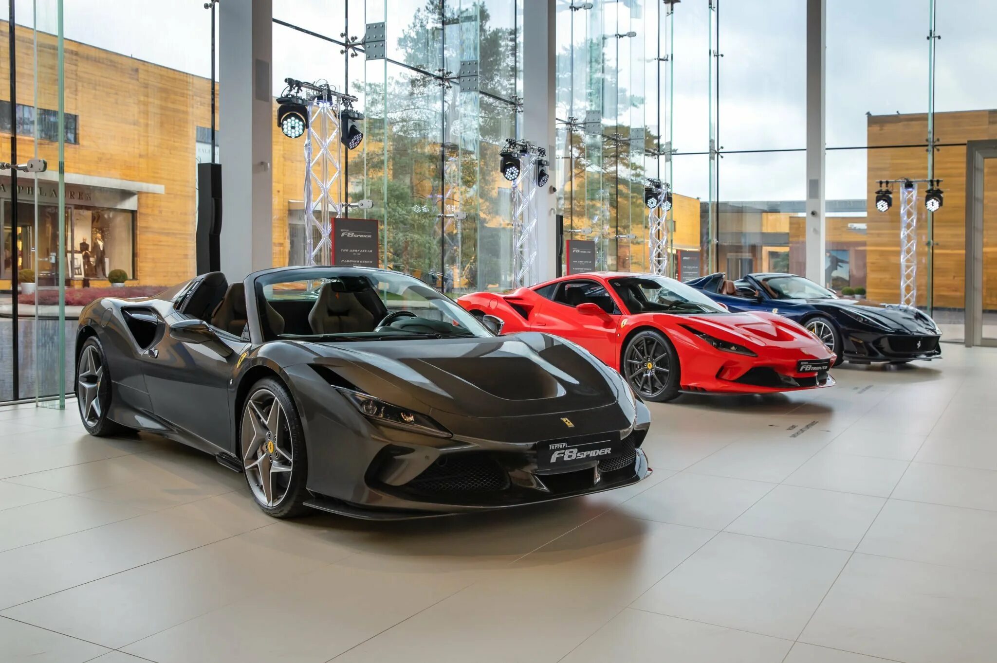 Феррари f8 tributo 2020. Феррари ф8 спайдер. Ф 8 москва. Феррари ф8 спайдер. Ferrari f8 spider 2021.