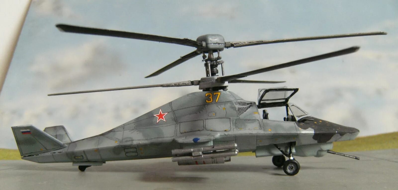Ка no 8. Ка-58 черный призрак. Вертолёт ка-58 чёрный призрак. Ka 58 черный призрак. Новый вертолет России боевой ка-58.