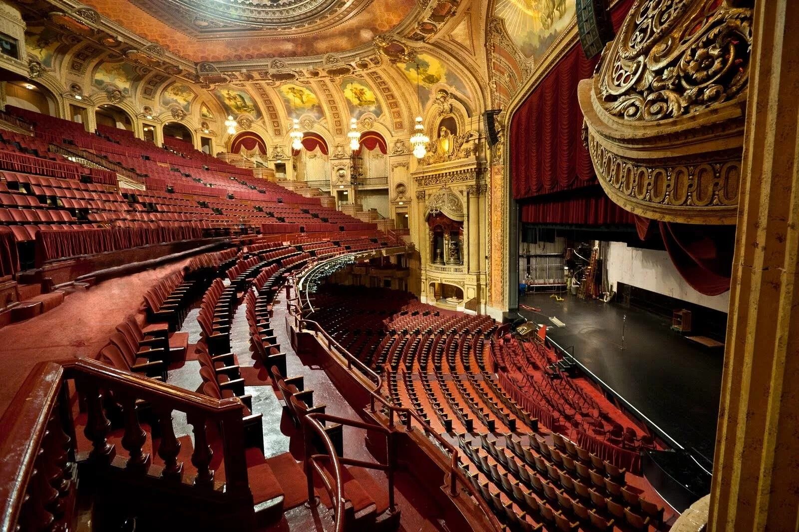 Где живут театры. Оперный театр в Чикаго. Театр Лондейл в Чикаго. Оперный театр Чикаго в 1921 году. Театр Чикаго внутри.