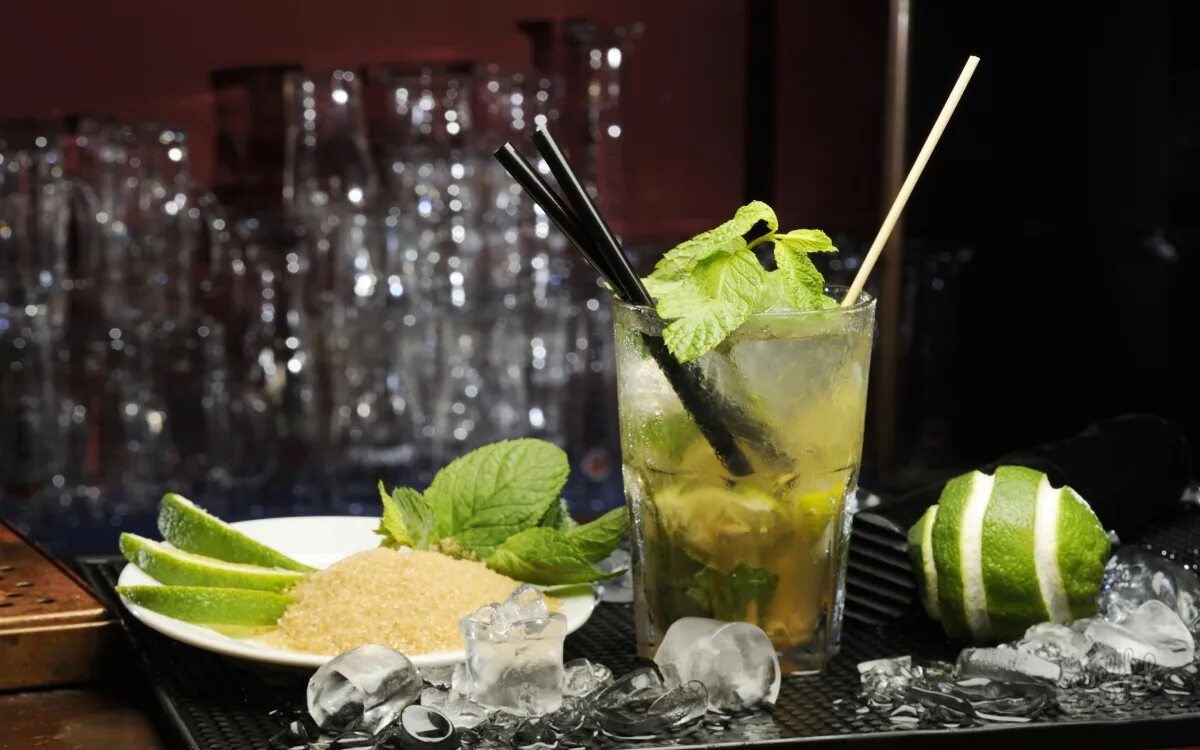 Мохито лайм мята. Спрайт Мохито. Лимонад Мохито лайм. Mojito коктейль. Волшебный мохито