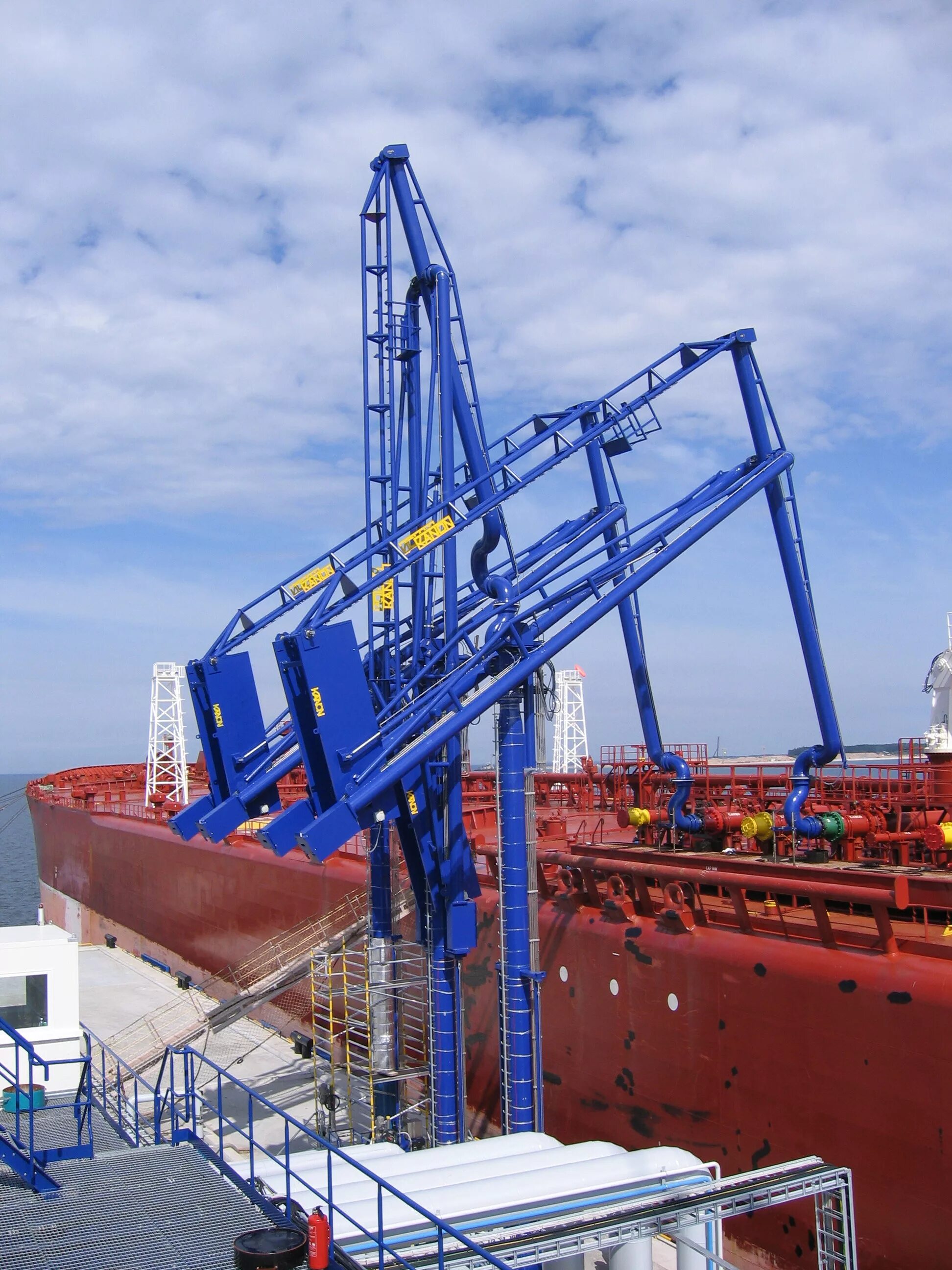 Стендер уру 250. Голубая лагуна крым. Стендер корабельный петербургский нефтяной терминал. Нефтеналивной терминал в г. Нефтебаза приморск.