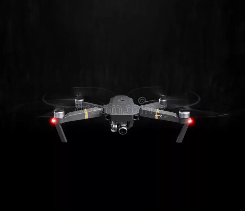 Беспилотник в темноте. Черный дрон mavic. dji mavic в темноте. бпла в темноте. летающий дрон в темноте.
