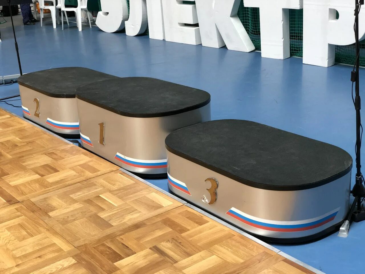 пьедестал для награждени. постамент для награждения спортсменов. спортивный пьедестал. пьедестал п003-2. пьедесталы недорого.