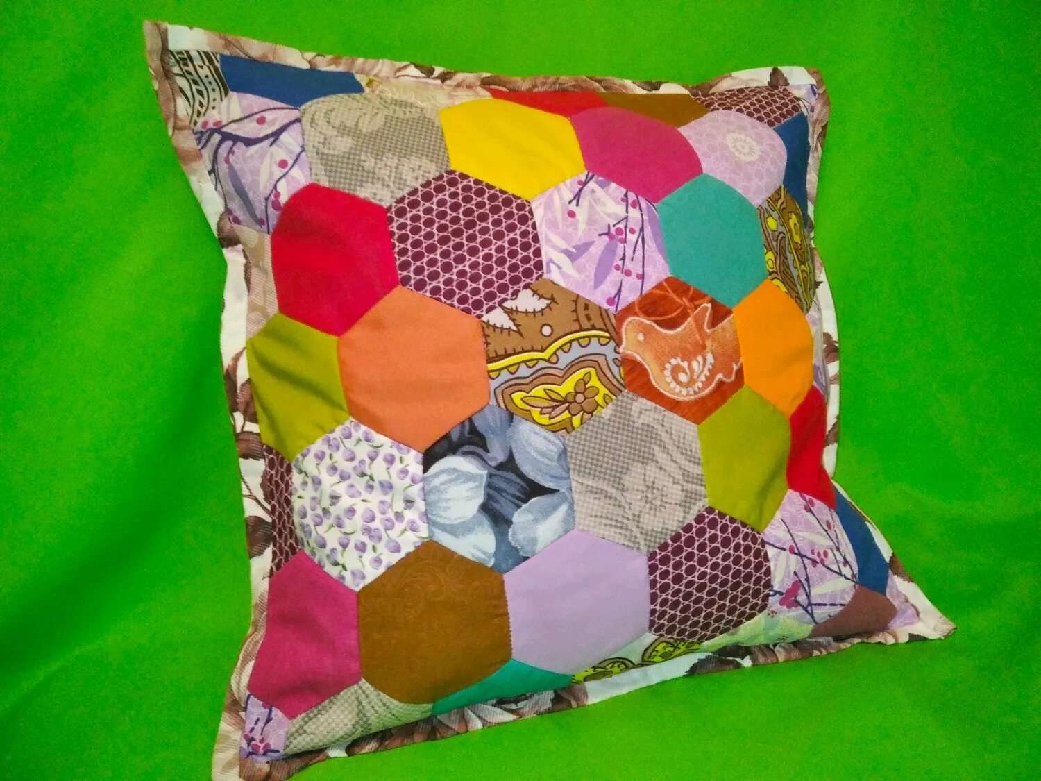 подушки в стиле пэчворк. подушка в технике лоскутного шитья. наволочка в стиле пэчворк. наволочка в стиле пэчворк. наволочка в стиле пэчворк.