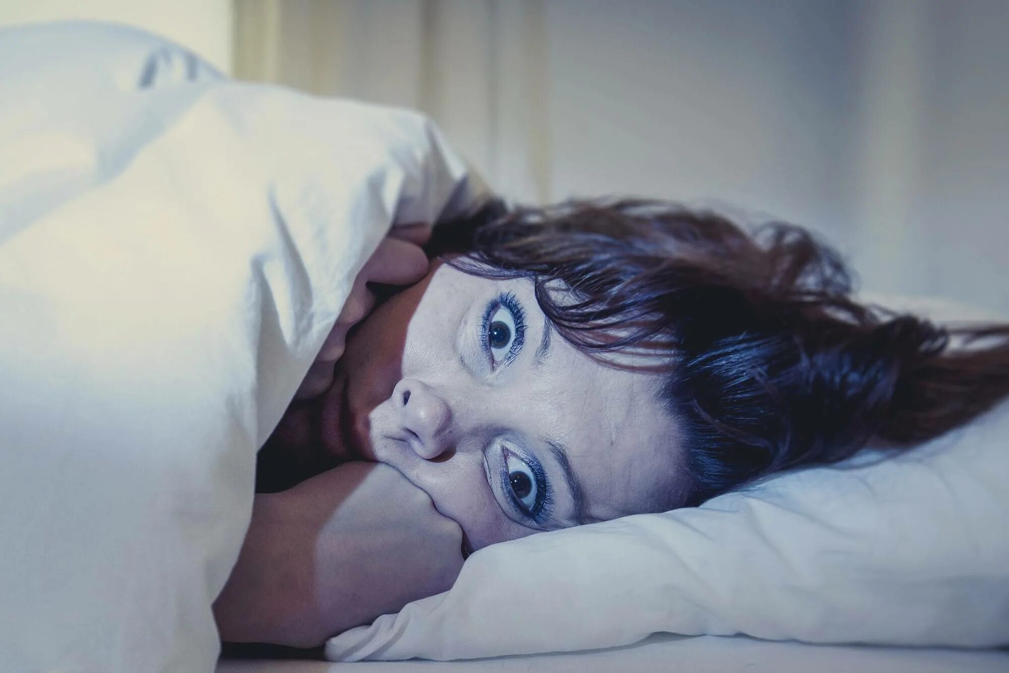 радостное пробуждение утром. проснуться удивить. проснуться удивить. человек просыпается в удивлении. проснуться удивить.