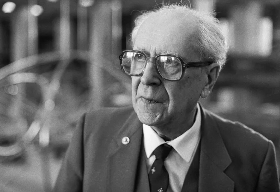 Лихачев про образование. О таких людях как лихачев егэ. Лихачев заметки и наблюдения. Сочинение по лихачеву. Цитаты лихачева о добре.