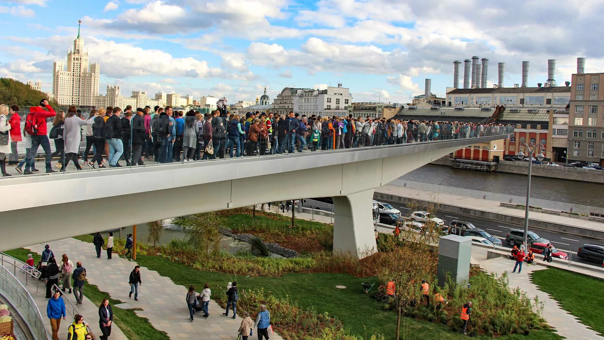 В москве переехали человека. Переехать в Москву. Переезды Москва фото. ПМЖ Москва. Уезжаю в Москву.