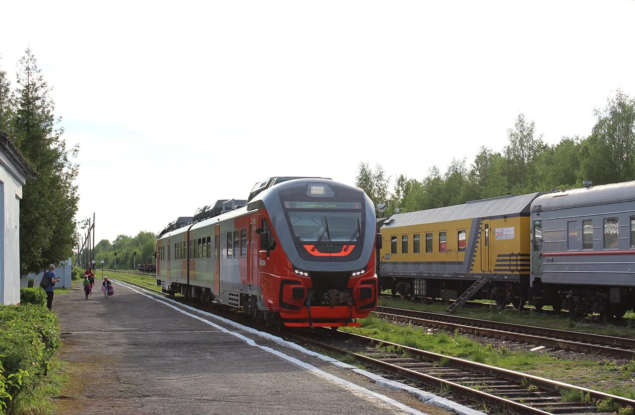 дизель-поезд ра3 трехвагонный. монтень мишель де "опыты". советский журнал зарубежная литература. ра 3 литература. ра 3 литература.