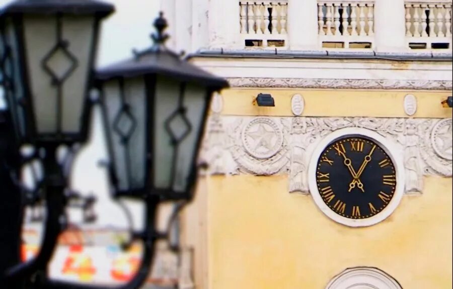 Часы свао. Ангарск куранты. Ангарск куранты площадь. Ангарск башня с часами. Площадь Ленина башня с часами Ангарск.