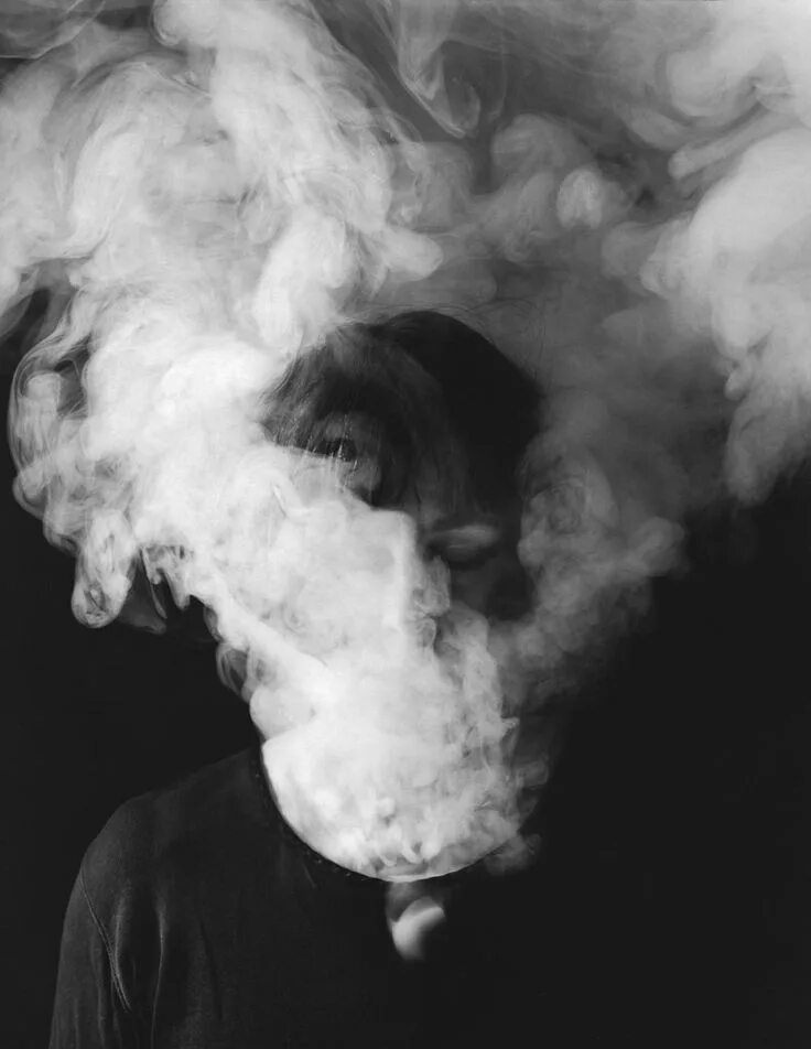 Выдыхает дым. Человек в дыму. Выпускает дым. Парень в дыму. Вместе с дымом сигарет