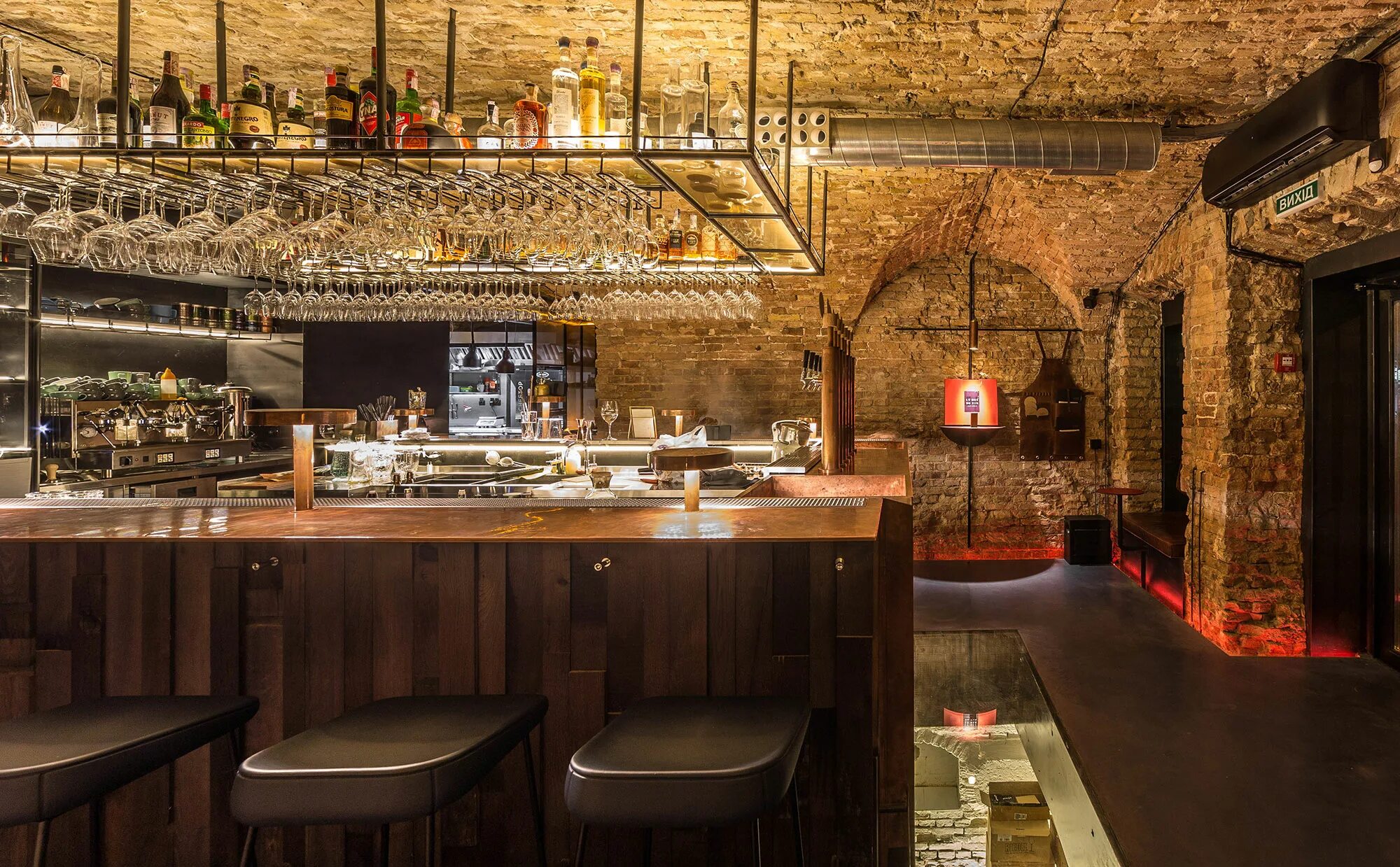 1700 гриль-винный бар. винный бар в отеле. ресторан win win bar. бар в стиле лофт. вон бар.