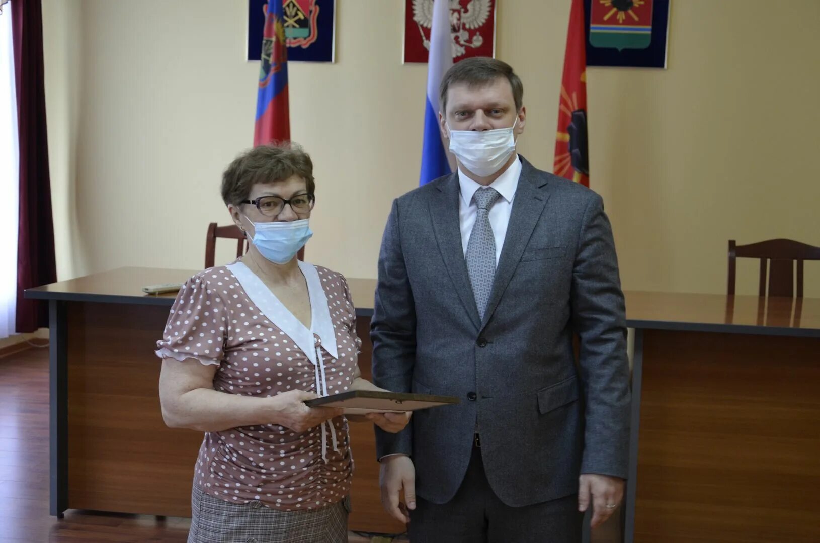 Магазин маяк ленинск-кузнецкий. Работа в ленинске кузнецком вакансии сегодня. Ленинск-кузнецкий люди. Кузнецк учреждения для учебы. Суэк ленинск-кузнецкий.